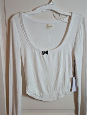 NWT Urban Nation White Long-Sleeve Scoop Neck Top
